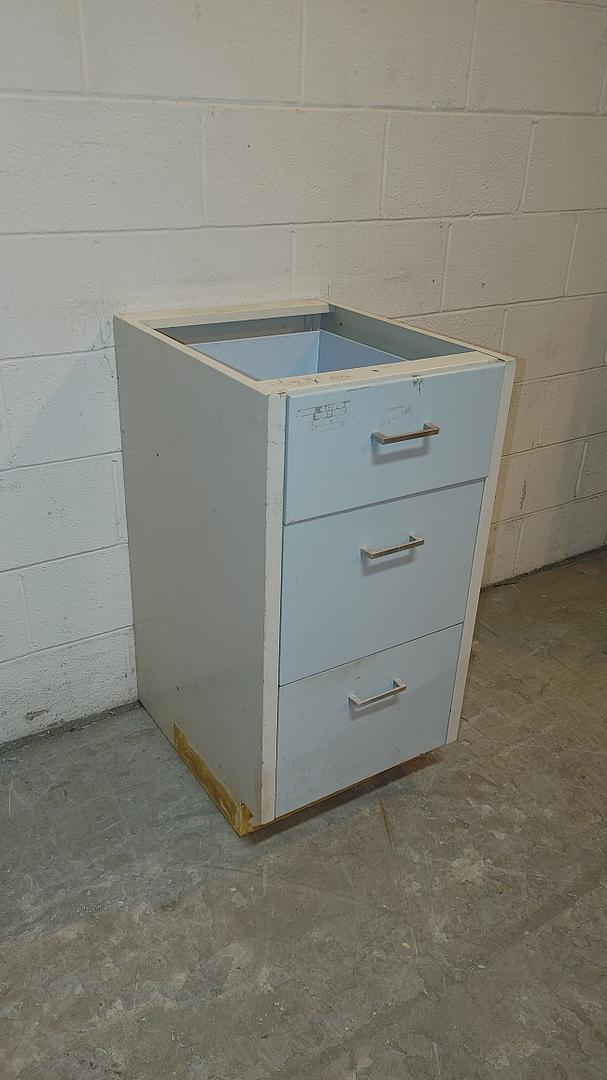 18" 3 Drawer St Charles(S6LLST11892)