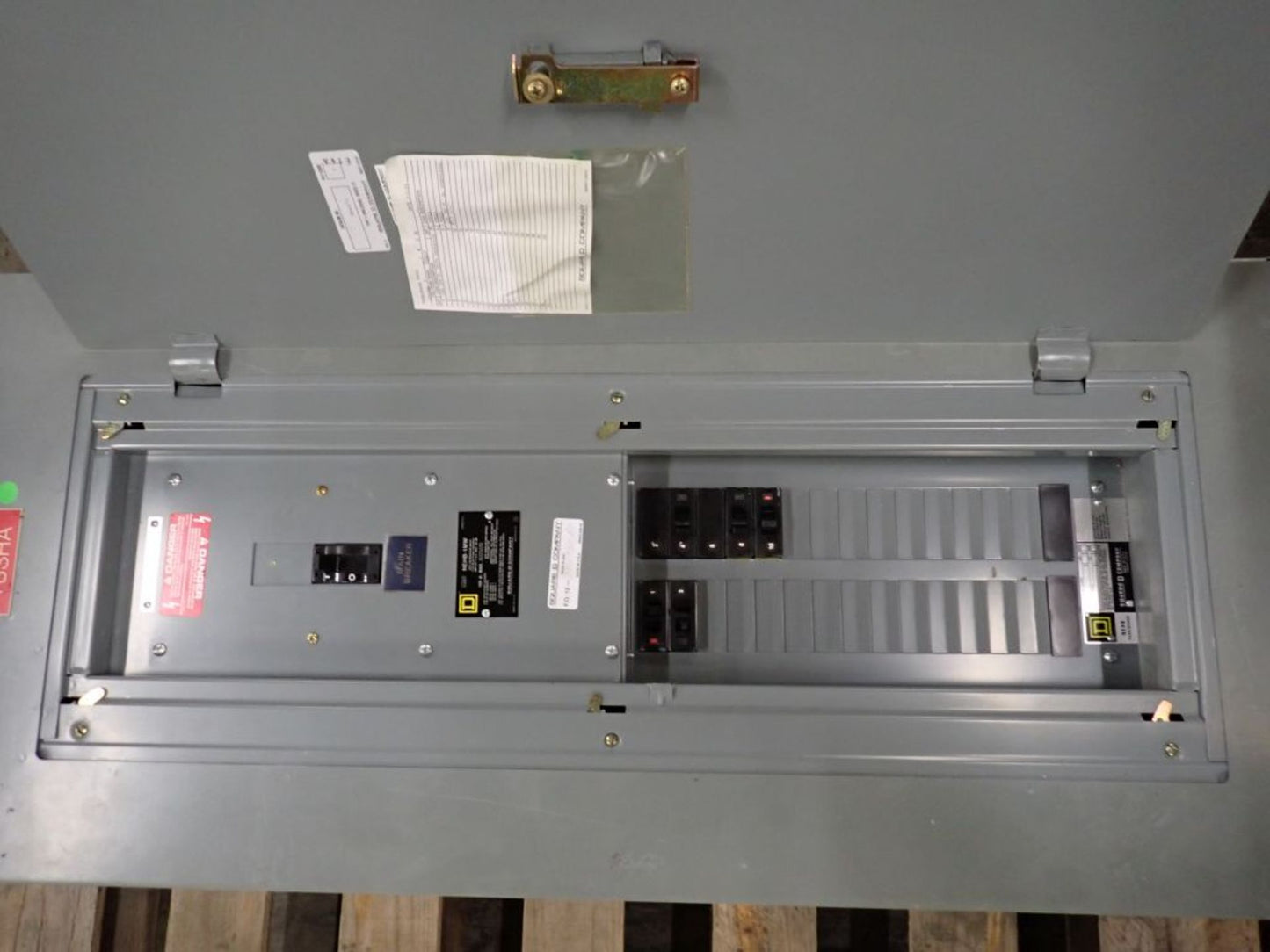 100A Square D NEHB 480Y/277V, 3PH, 4W Panelboard w/ Circuit Breakers & Main Breaker