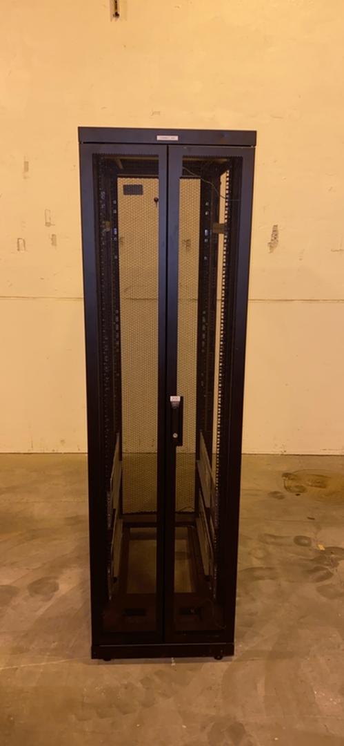 APC AR2101BLK AR2100 NetShelter Cabinet Server Rack