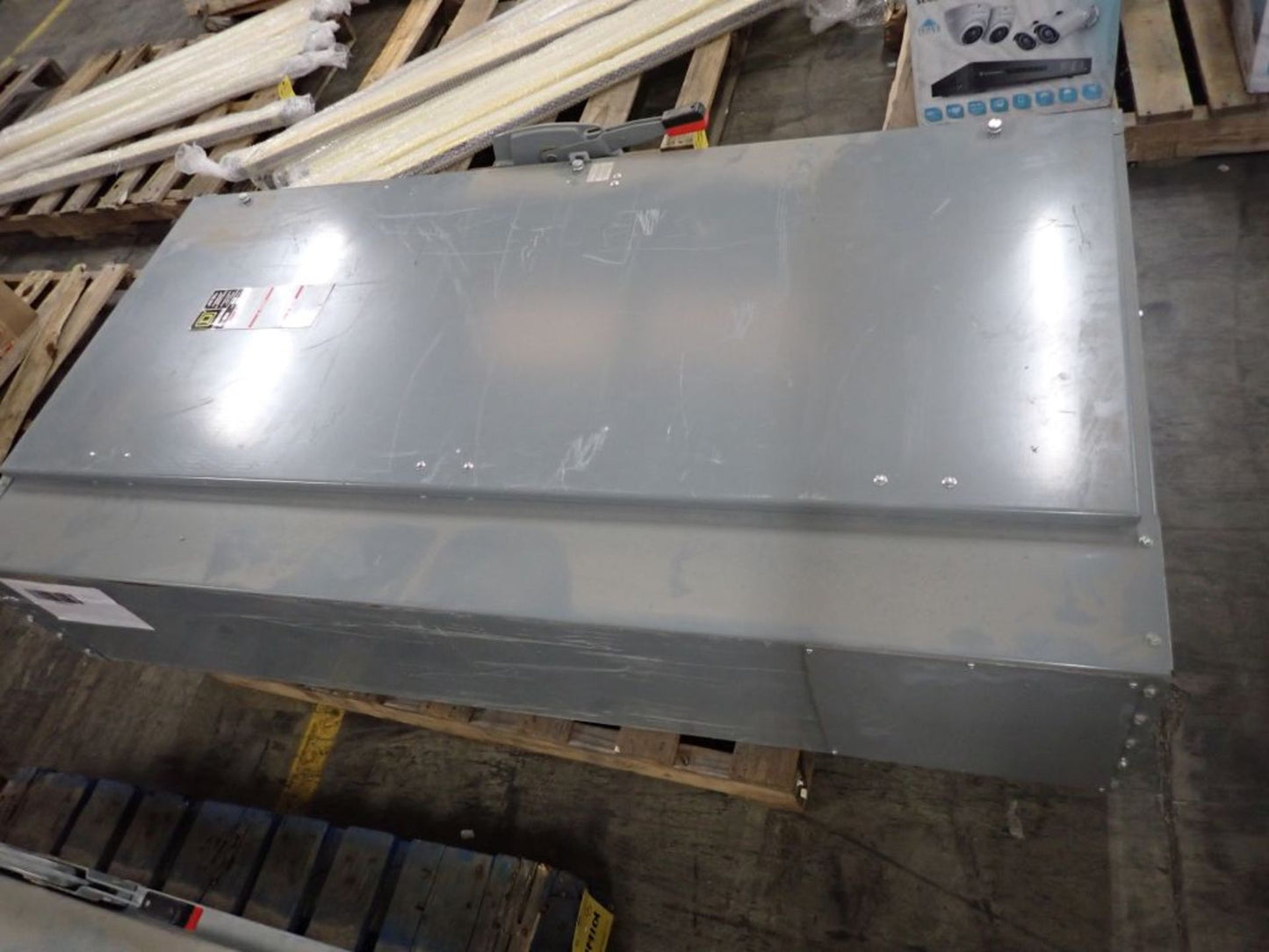 800A Square D Heavy Duty Safety Switch H367N 600V Type: 1, w/(3) Bussman Fuses, Cat No. KRP-C-800SP