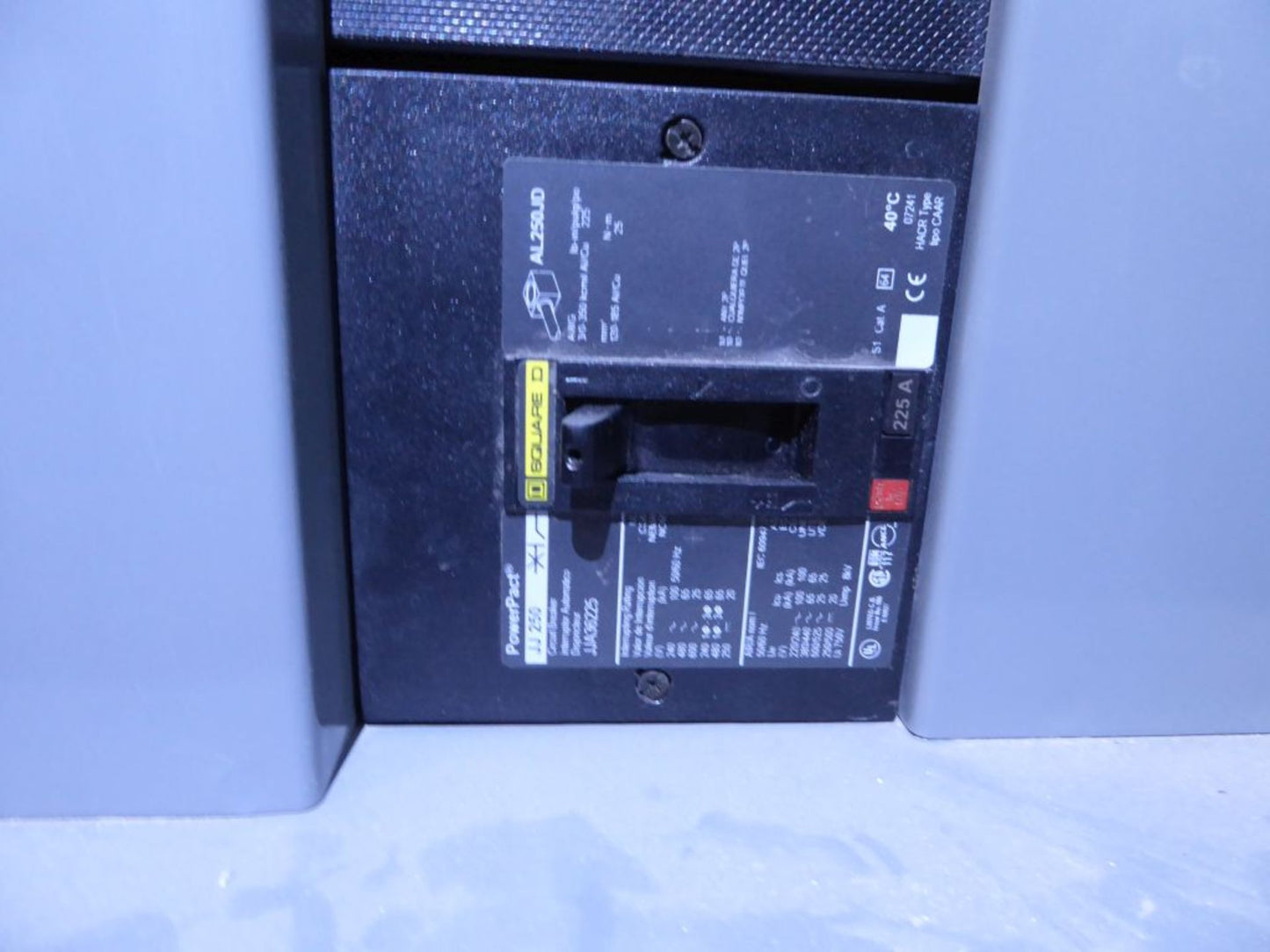 800A Square D I-Line Panelboard 480Y/277 3PH w/ 4 Circuit Breakers