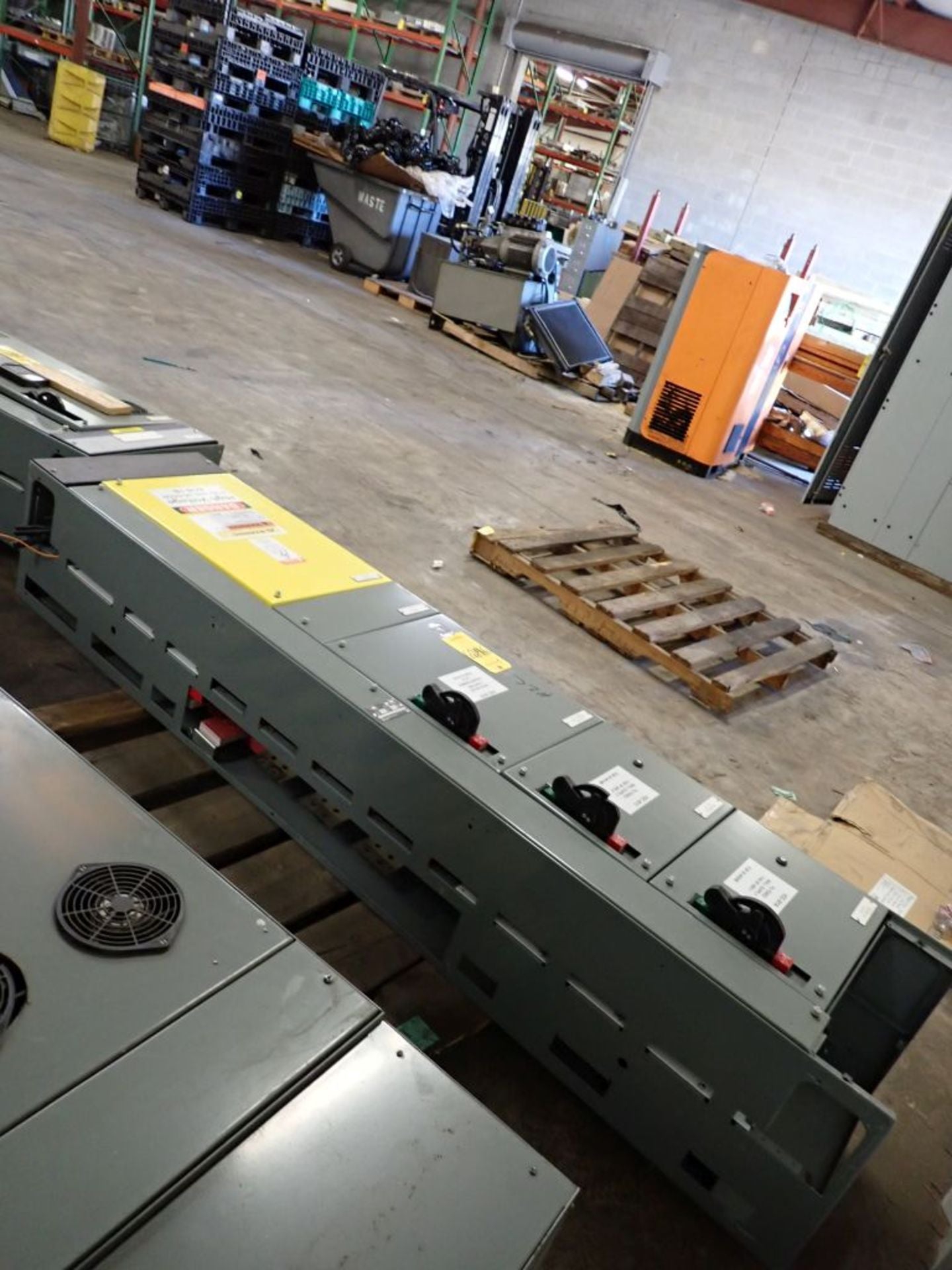 Allen-Bradley 1200A/300A MCC 1 Section w/ 3 Buckets