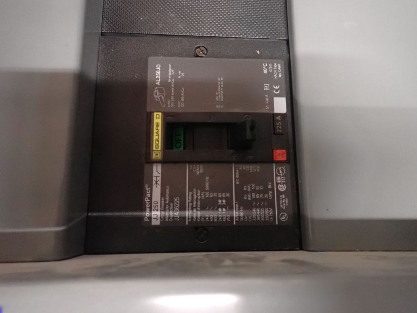 800A Square D I-Line Panelboard 480Y/277 3PH w/ 4 Circuit Breakers