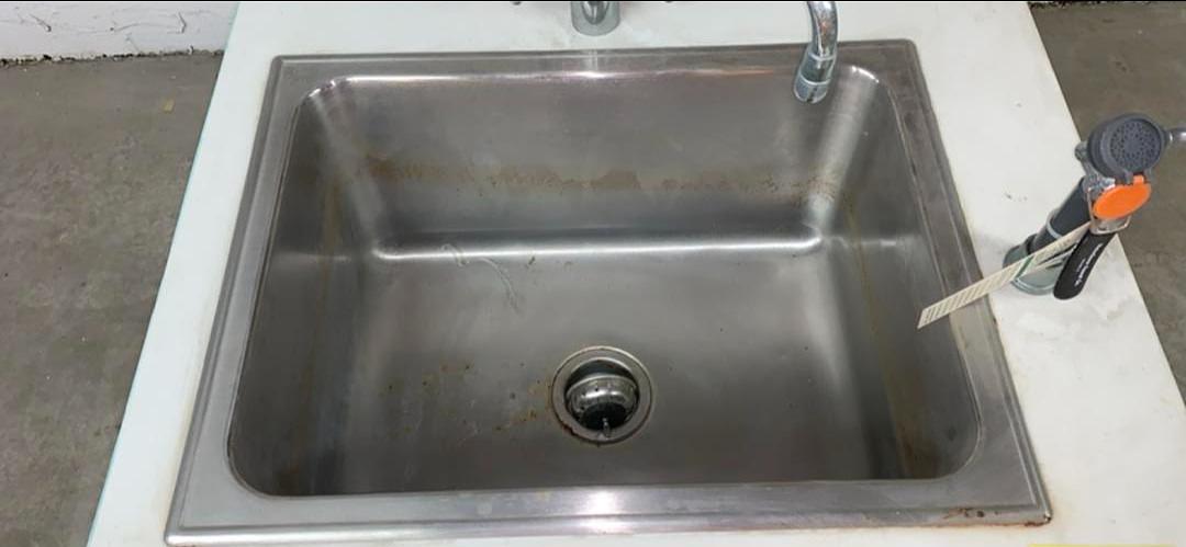 32" Lab Sink w/ Corian Top, Stainless Basin, Faucet & Eyewash(S6LLST1057)