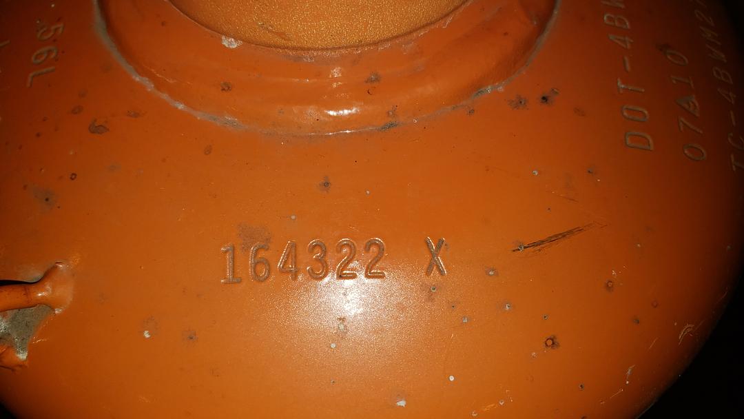 Metal Gas Cylinder Storage Tank Orange 10x10x56(S6LLST11275)