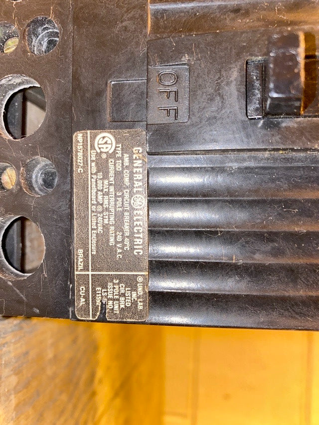*Pickup Only* 225A GE 3 Pole Circuit Breaker(S6LLST1382)