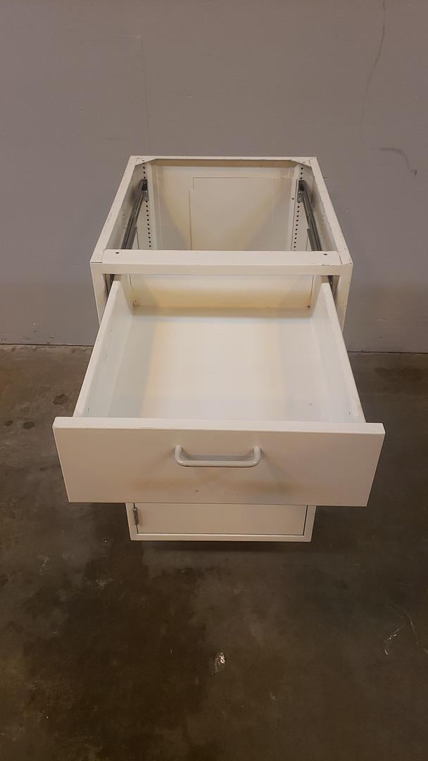 Jamestown Casework 18x22x35 (S6LLST8419)(S6LLST8419)