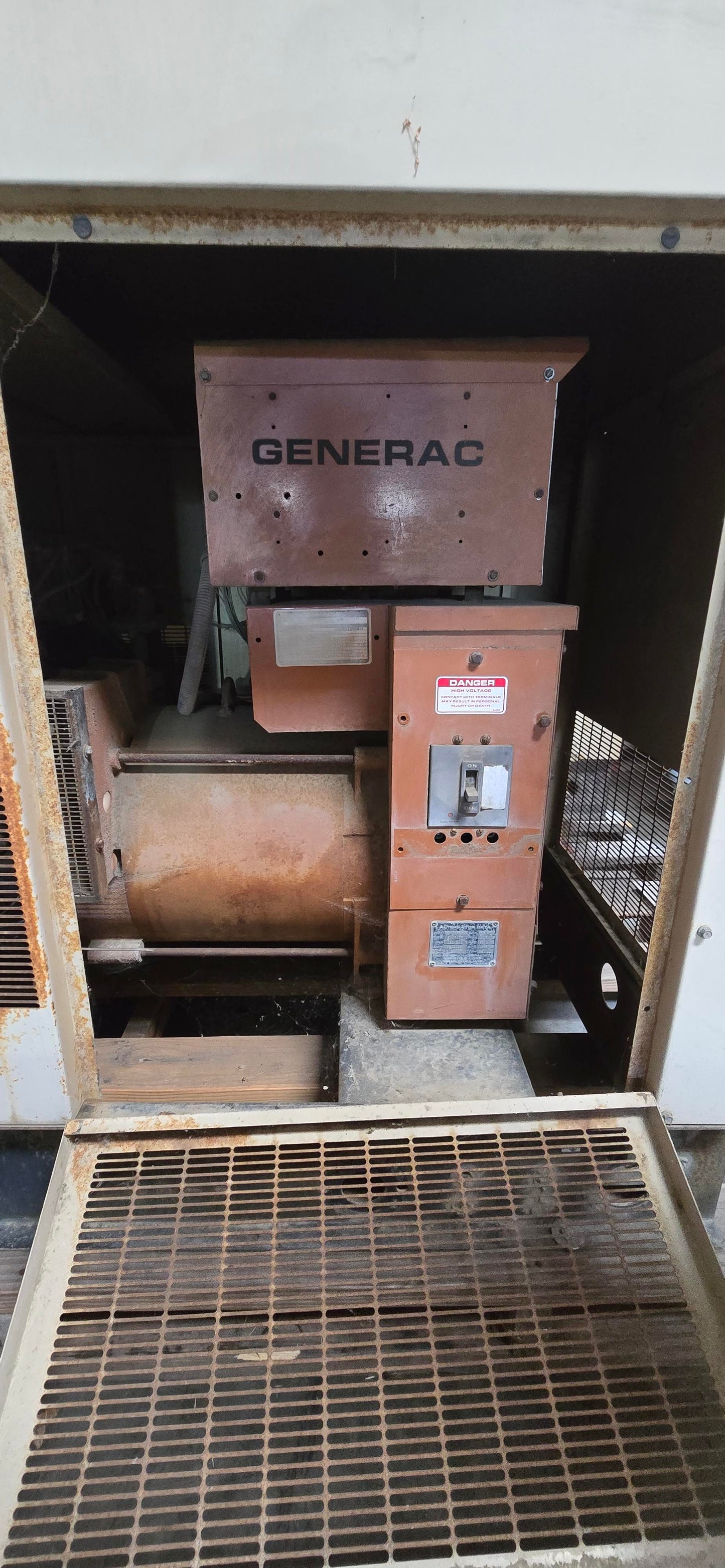 Generac 35kW Standby Generator 1 Phase 120/240V Propane LP Model 92A03798-S