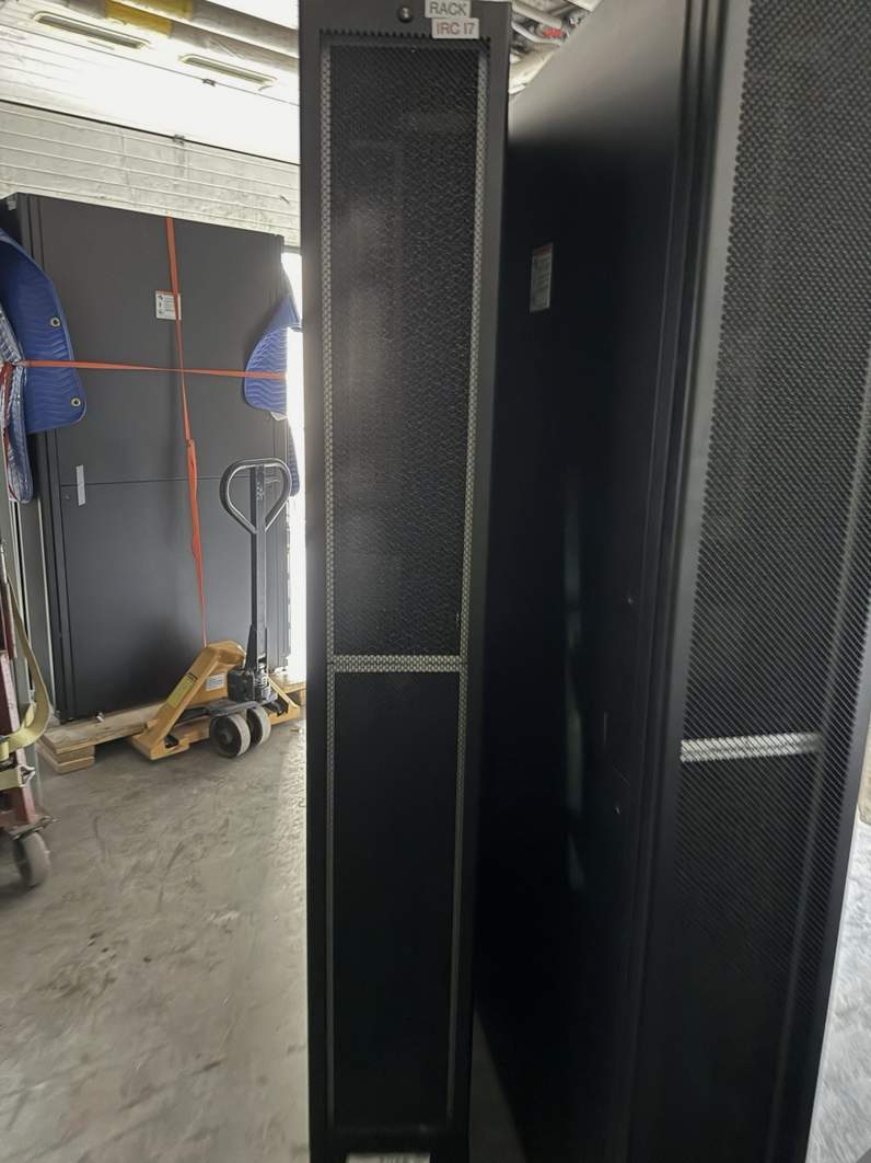 APC Schneider InRow RC Chilled Water Cooling Unit Data Center ACRC301