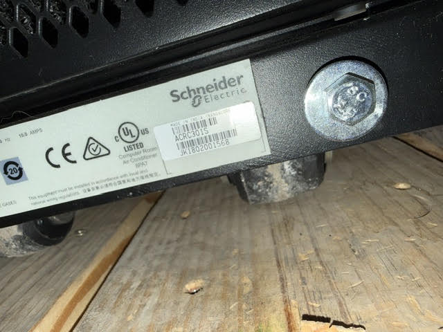 APC Schneider InRow RC Chilled Water Cooling Unit Data Center ACRC301
