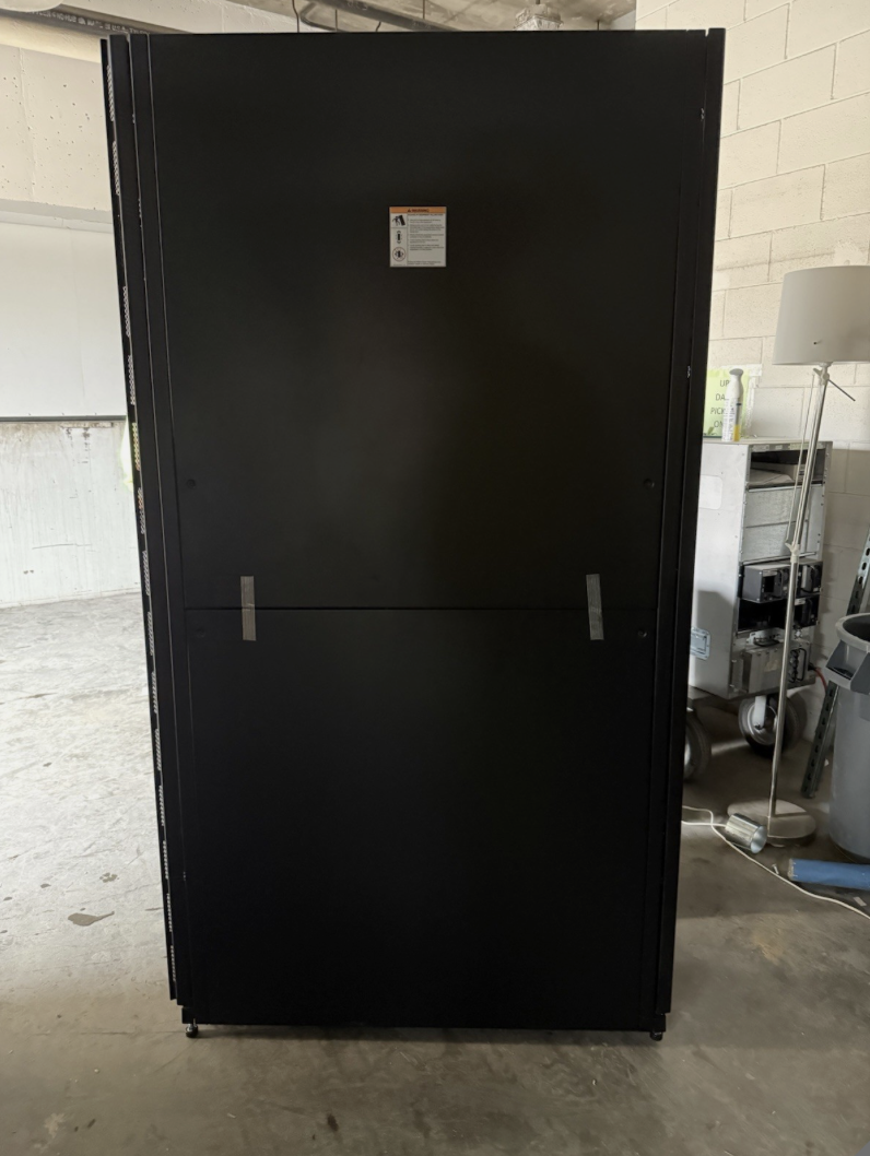 APC Schneider InRow RC Chilled Water Cooling Unit Data Center ACRC301