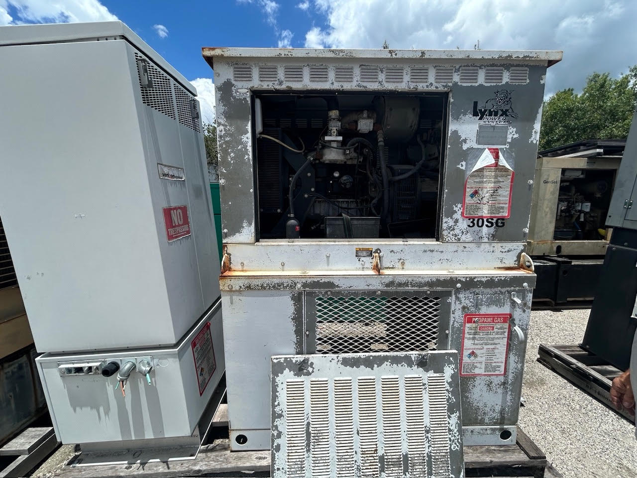 30KW 30SGT Lynx Power Systems Nat Gas LP Generator 429 Hrs. (SKU: 110273)